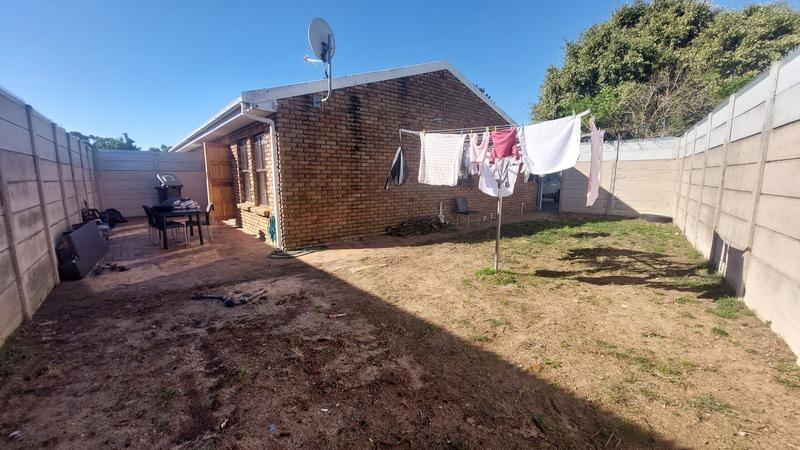 To Let 2 Bedroom Property for Rent in Oakglen Western Cape